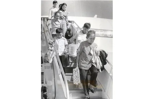 Vietnamese refugees arrive canadian forces plane n
